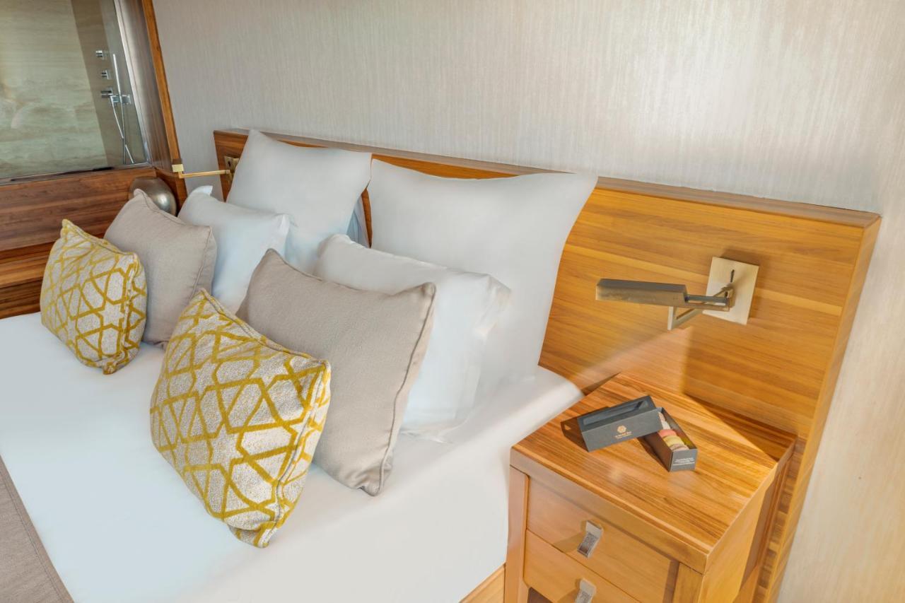D Maris Bay Hotel Хисарону Екстериор снимка