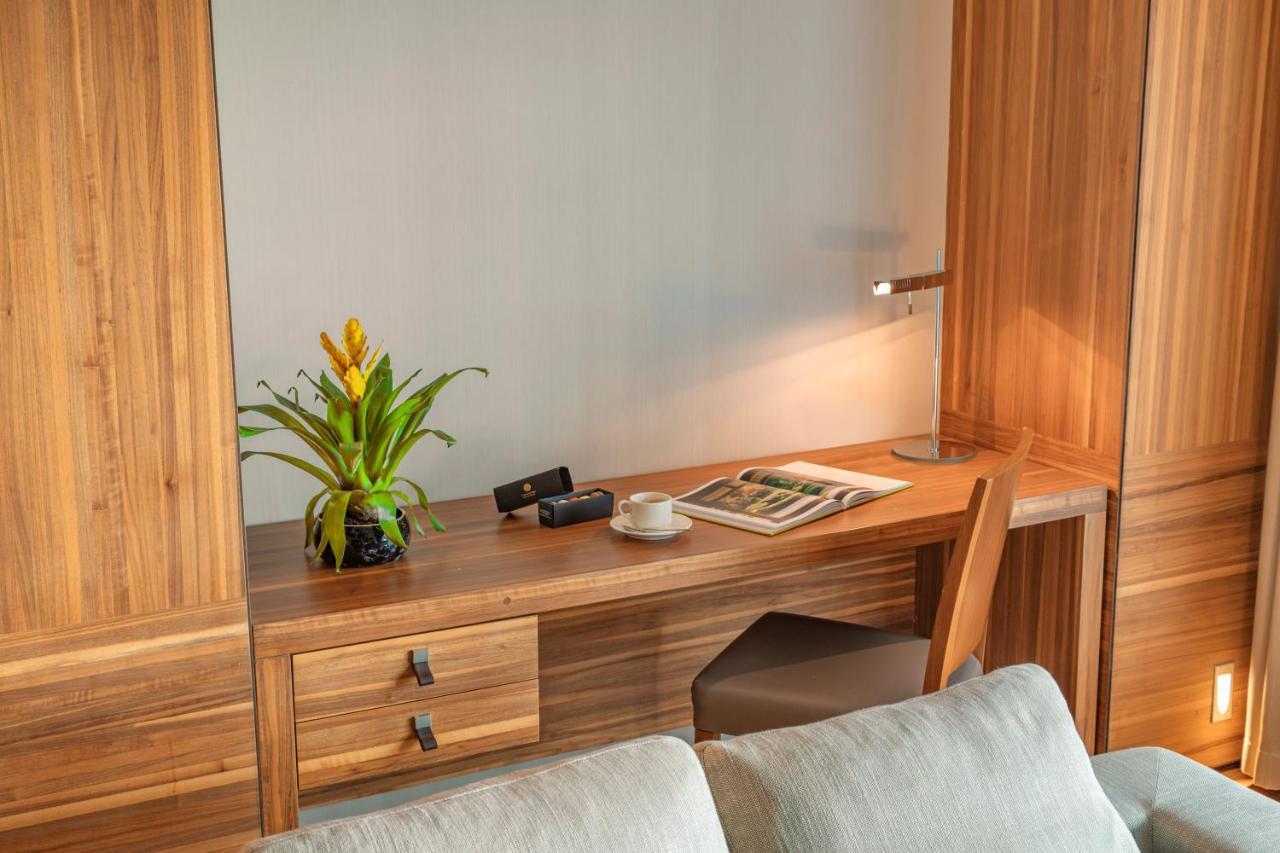 D Maris Bay Hotel Хисарону Екстериор снимка